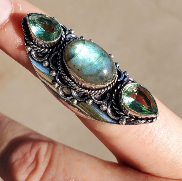 New Labradorite & Tsavorite 925 Silver Statement Ring. - Picture 2 of 14